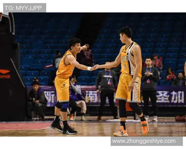 南京篮球队与广州篮球队赛后复盘探讨团队协作的关键因素与表现分析